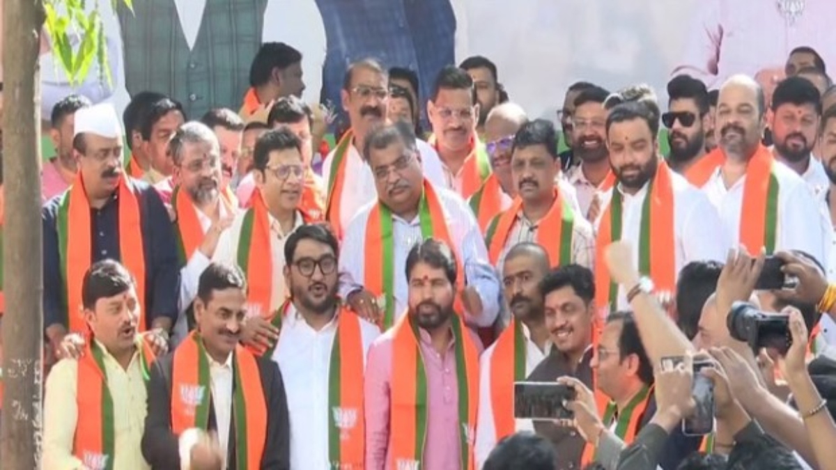 Maharashtra BMC Election: चुनाव से पहले MVA और अजित गुट को झटका, 20 से ज्यादा नेता भाजपा में शामिल