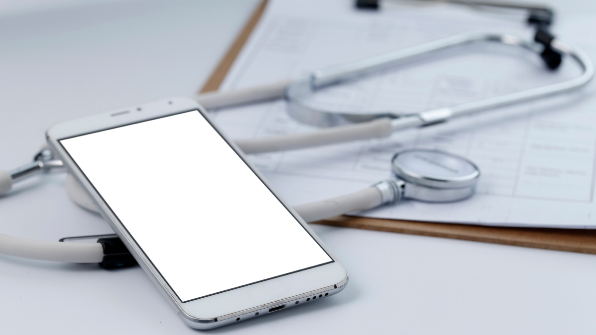 हेल्थकेयर सेवाओं के लिए जल्द आएगी आयुष App, जानें कैसे घर बैठे फोन से कर सकेंगे इलाज की सुविधाओं का इंतजाम