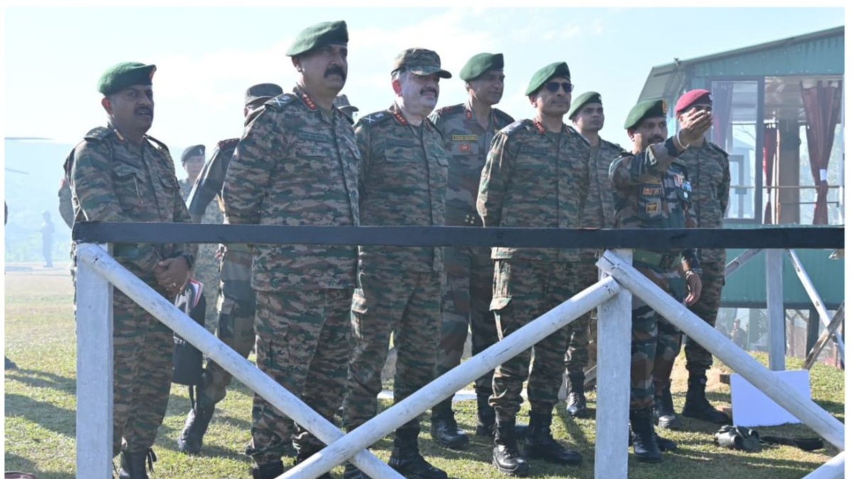 बड़ी खबर: बांग्लादेश से तनाव के बीच भारतीय सेना हुई एक्टिव, सैन्य अधिकारियों ने किया बॉर्डर का दौरा