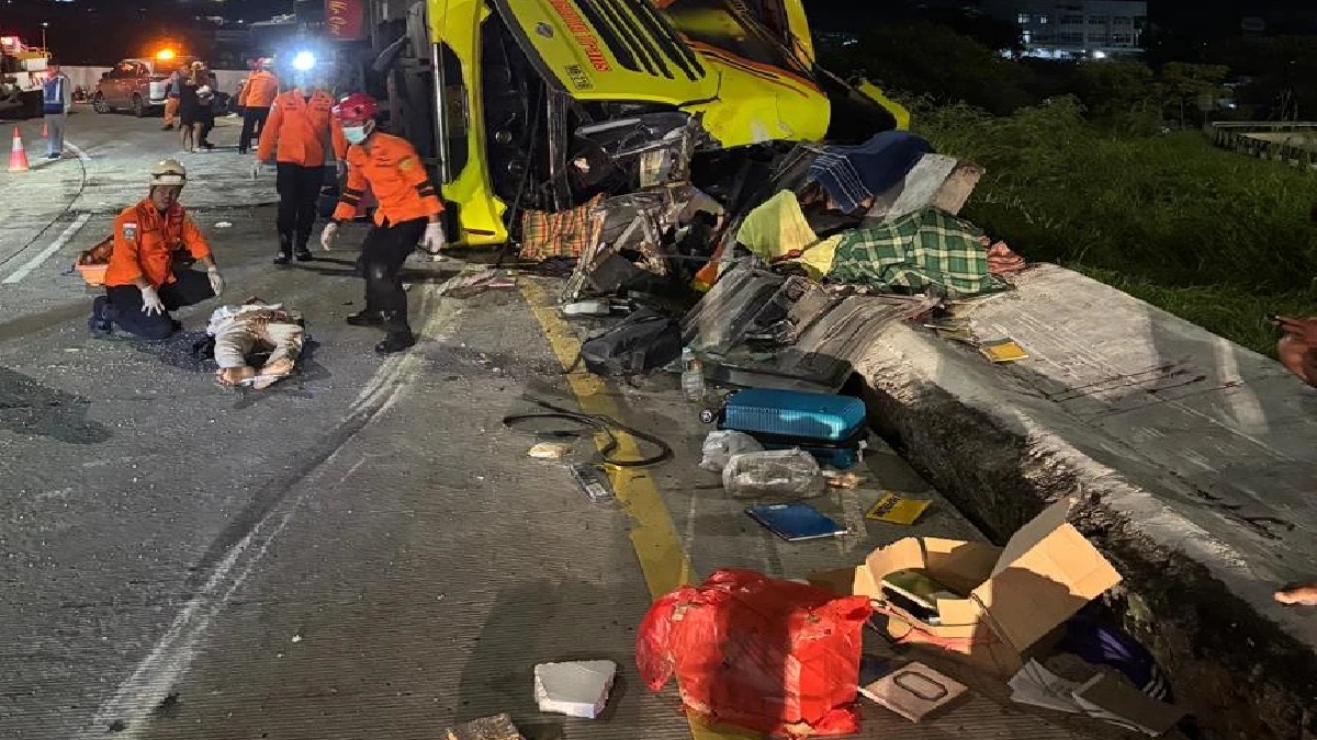 इंडोनेशिया में हुआ भीषण सड़क हादसा, 16 लोगों की मौत; कई घायल