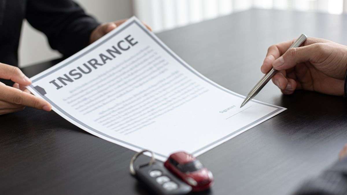 इंश्योरेंस सेक्टर में 100% FDI मंजूर, अब आपके पॉलिसी, प्रीमियम और क्लेम पर क्या होगा असर?