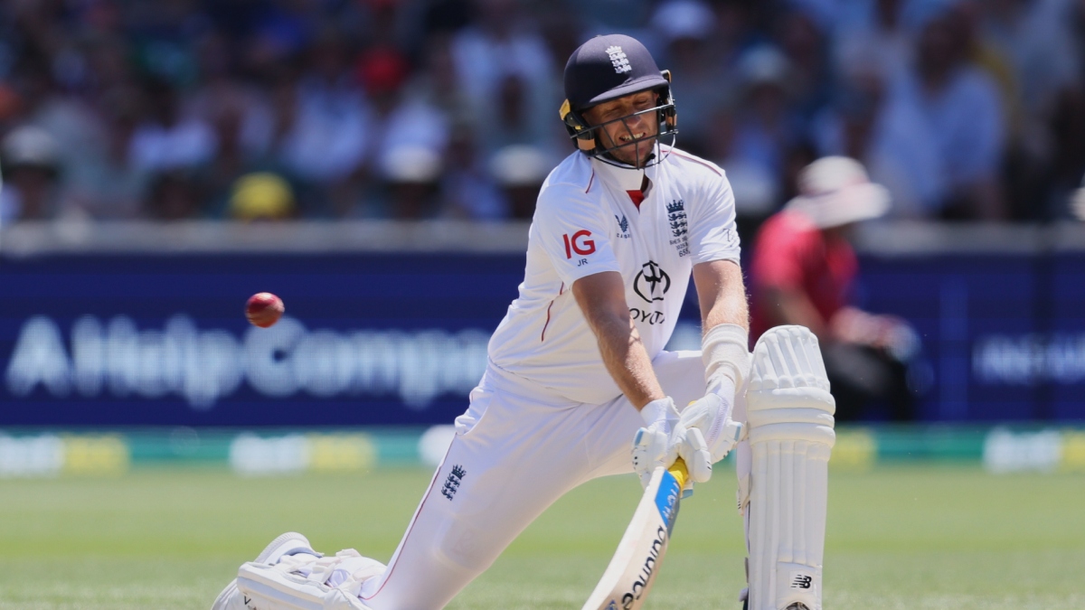 इस बॉलर के सामने बिल्कुल फिसड्डी साबित होते हैं जो रूट, स्टार्क और बुमराह को भी छोड़ा पीछे