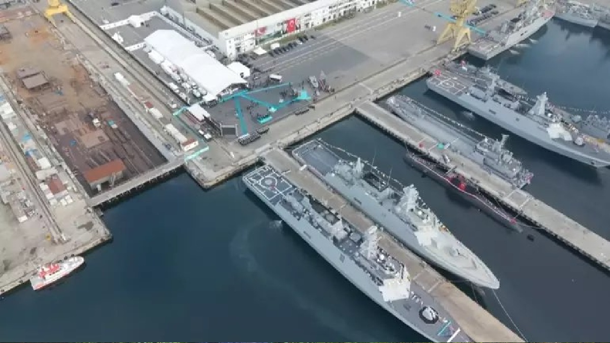 पाकिस्तान को मिला जी हुजूरी का इनाम! तुर्किये में बना जहाज PNS Khaibar नौसेना में हुआ शामिल