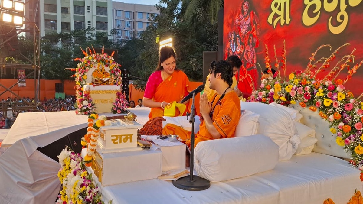 नवनीत राणा ने बागेश्वर धाम के धीरेंद्र शास्त्री से की मुलाकात, कहा- बंगाल में बाबरी मस्जिद बनी तो...