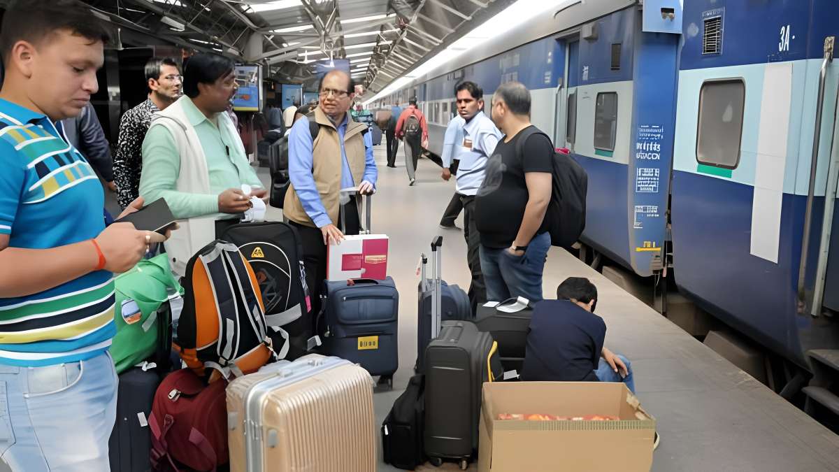 ट्रेन में कितना सामान ले जा सकते हैं आप? फ्लाइट की तरह ट्रेन में भी ज्यादा लगेज ले जाने पर चुकाने होंगे पैसे