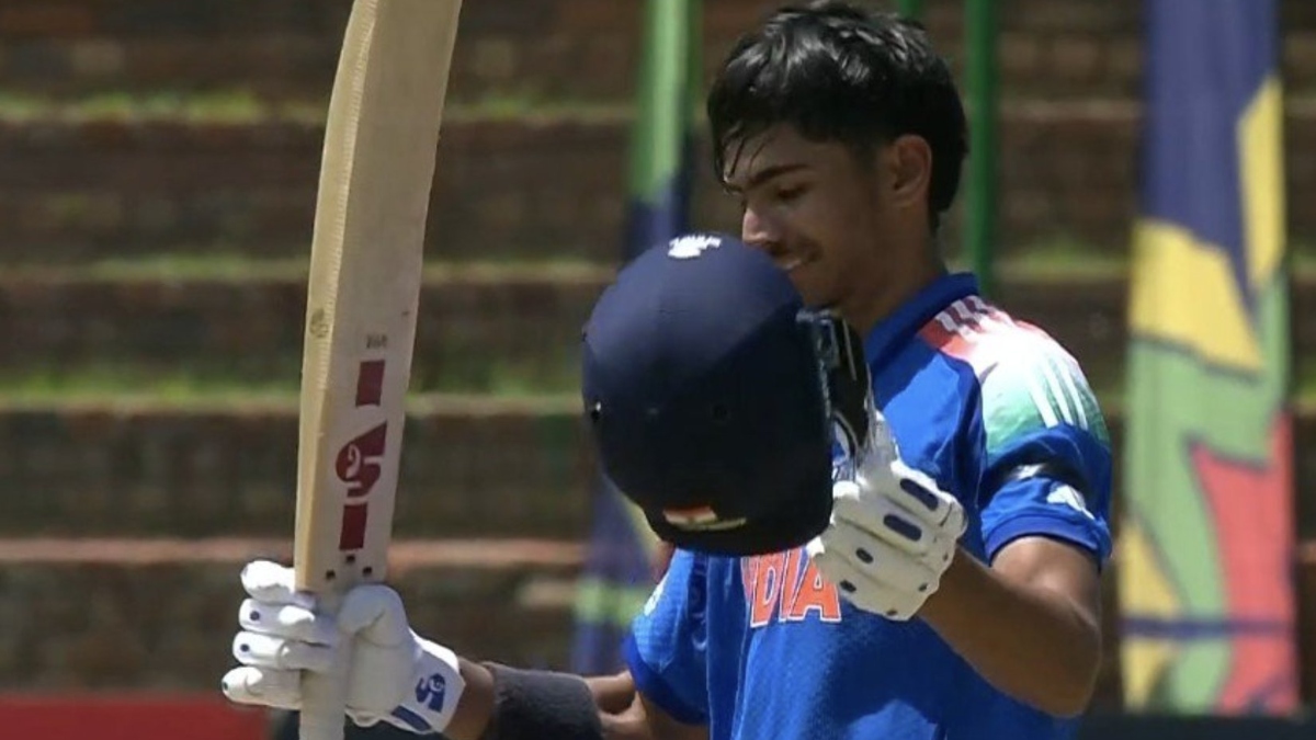 U19 World Cup: RCB के स्टार ऑलराउंडर ने ठोका धमाकेदार सैकड़ा, गेंदबाजों की जमकर की धुनाई