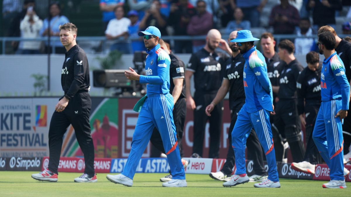 IND vs NZ 1st ODI Live: न्यूजीलैंड ने भारत को दिया 301 रनों का टारगेट, रोहित-विराट को दिखाना होगा दम