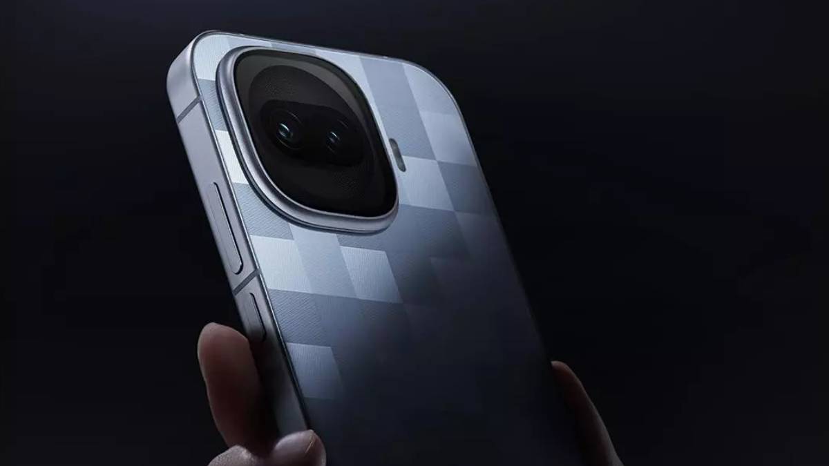 iQOO 15R की लॉन्च डेट कंफर्म, 7600mAh बैटरी, 200MP कैमरा वाला फोन OnePlus 15R को देगा टक्कर