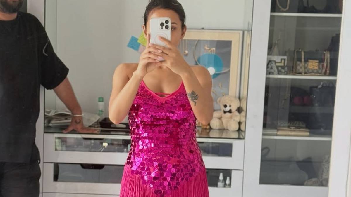 मौनी रॉय के बाद इस एक्ट्रेस के साथ लाइव शो में हुई बदसलूकी, दर्ज कराई FIR, आयोजकों पर लगाए गंभीर आरोप