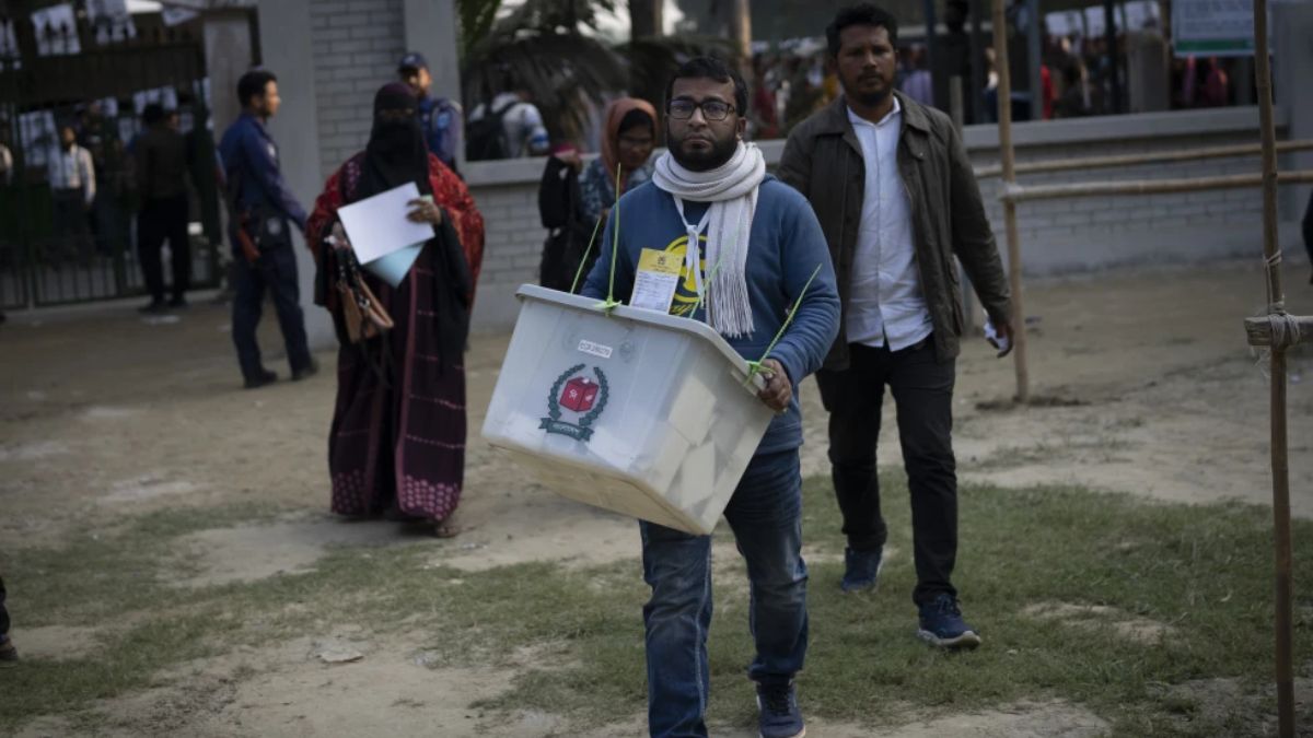 Bangladesh Election 2026 Live: बांग्लादेश में आम चुनाव के लिए कुछ ही देर में शुरू होगी वोटिंग, सुरक्षा सख्त
