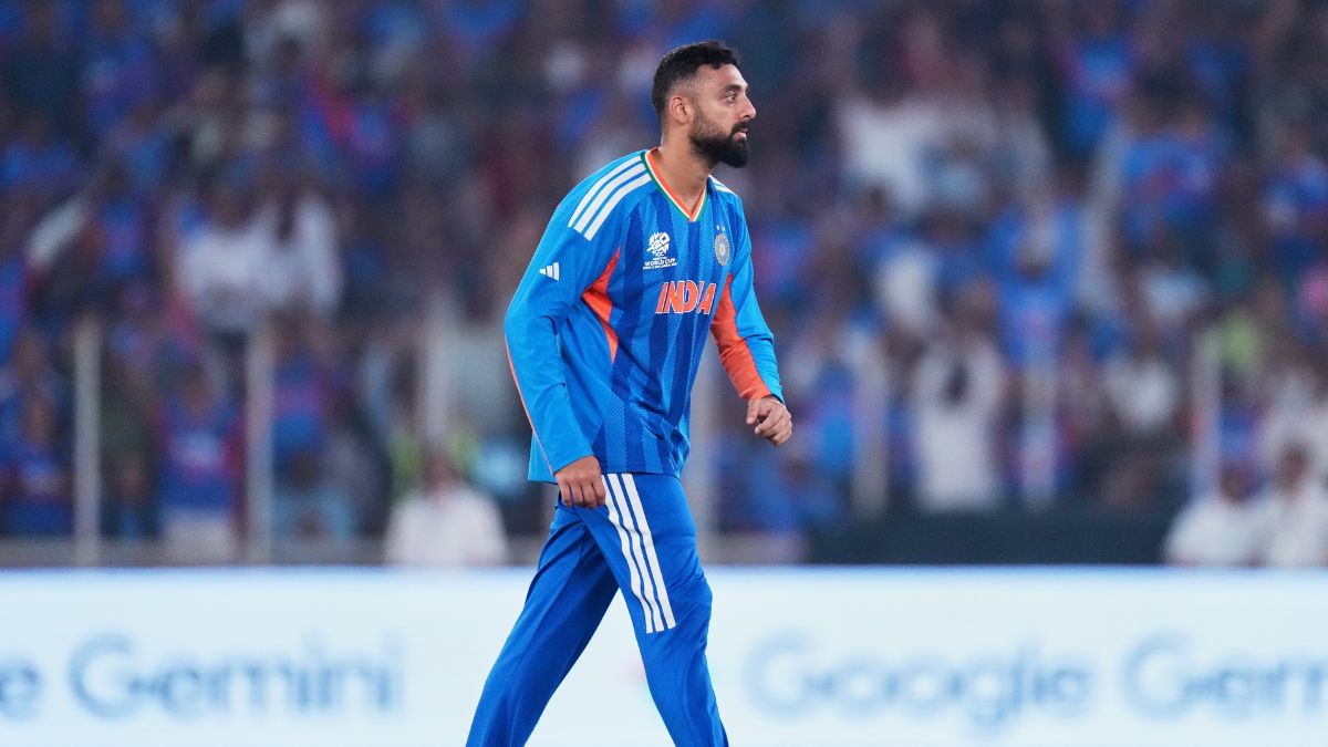 वरुण चक्रवर्ती ने पहले लुटाए रन फिर एक विकेट लेकर किया कमाल, तोड़ा अर्शदीप का रिकॉर्ड