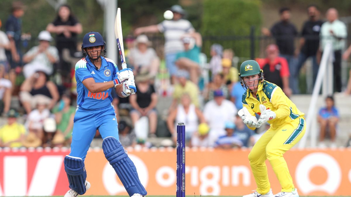 पहले वनडे में टीम इंडिया ने टेके घुटने, बल्लेबाजों ने किया निराश, ऑस्ट्रेलिया ने एकतरफा अंदाज में जीता मैच