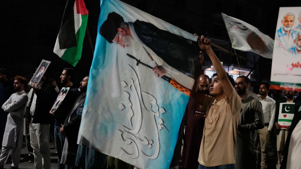 Israel US Attack on Iran Live Updates: इजरायल ने ईरान पर फिर शुरू किए हमले, मिसाइल लॉन्चरों और एयर डिफेंस को बना रहा निशाना