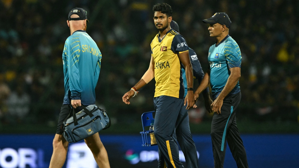 T20 वर्ल्ड कप के सुपर-8 में पहुंचते ही मेजबान देश को लगा बड़ा झटका, मैच विनर गेंदबाज हुआ बाहर