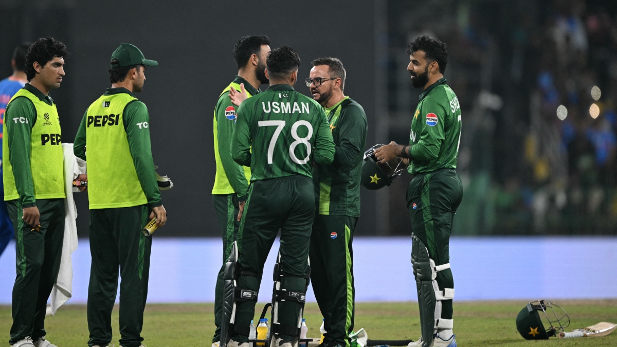 IND vs PAK: टीम इंडिया से मिली हार तो पाकिस्तानी ड्रेसिंग रूम में छाया मातम, कोच ने प्रेस कॉन्फ्रेंस में खोल दी सारी पोल पट्टी