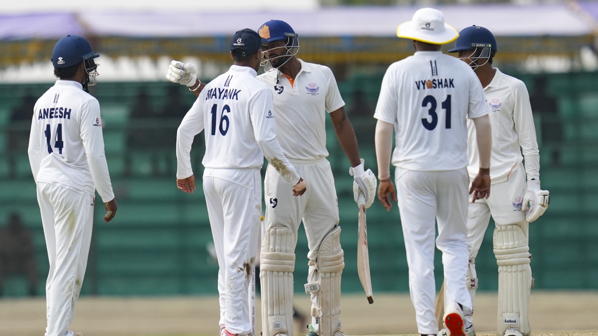 Ranji Trophy Final मैच में हुआ बवाल, कप्तान ने विपक्षी खिलाड़ी को मारा सिर; देखें VIDEO