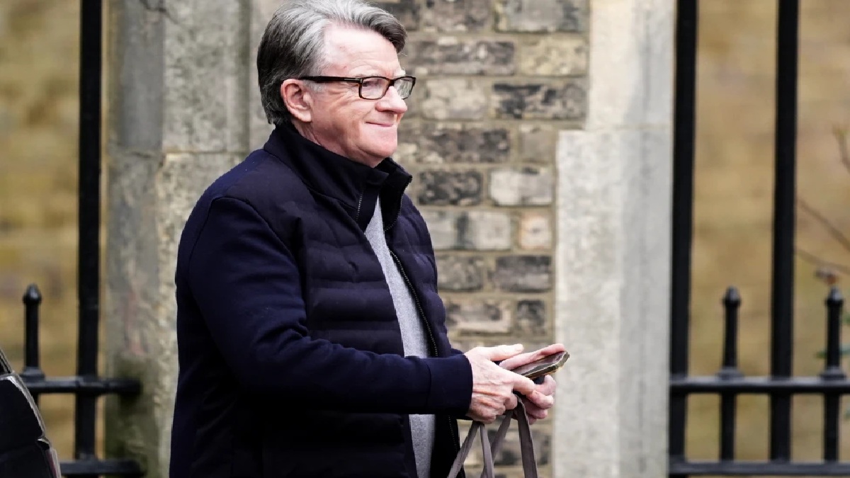 एपस्टीन फाइल्स को लेकर ब्रिटेन में मचा हाहाकार, पुलिस ने पूर्व राजदूत पीटर मेंडेलसन को किया गिरफ्तार