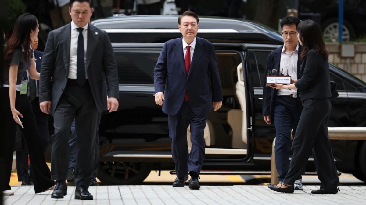 दक्षिण कोरिया के पूर्व राष्ट्रपति यून सुक येओल को बड़ा झटका, अदालत ने 'मार्शल लॉ' मामले में सुनाई उम्रकैद की सजा