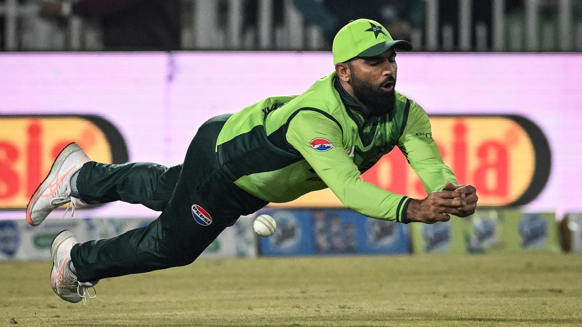 फखर जमां ने लपका शानदार कैच, तो फैंस ने सिलेक्टर जावेद को जमकर सुनाया, चोटिल होने का किया था दावा