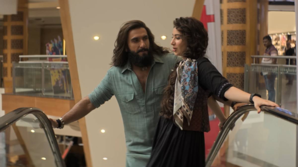 सेकंडों में कराची से मलाड पहुंच गए रणवीर सिंह, पाकिस्तानी मॉल में दिखे गणपति बप्पा, 'धुरंधर' में पकड़ी गई बड़ी गलती, उड़ा मजाक