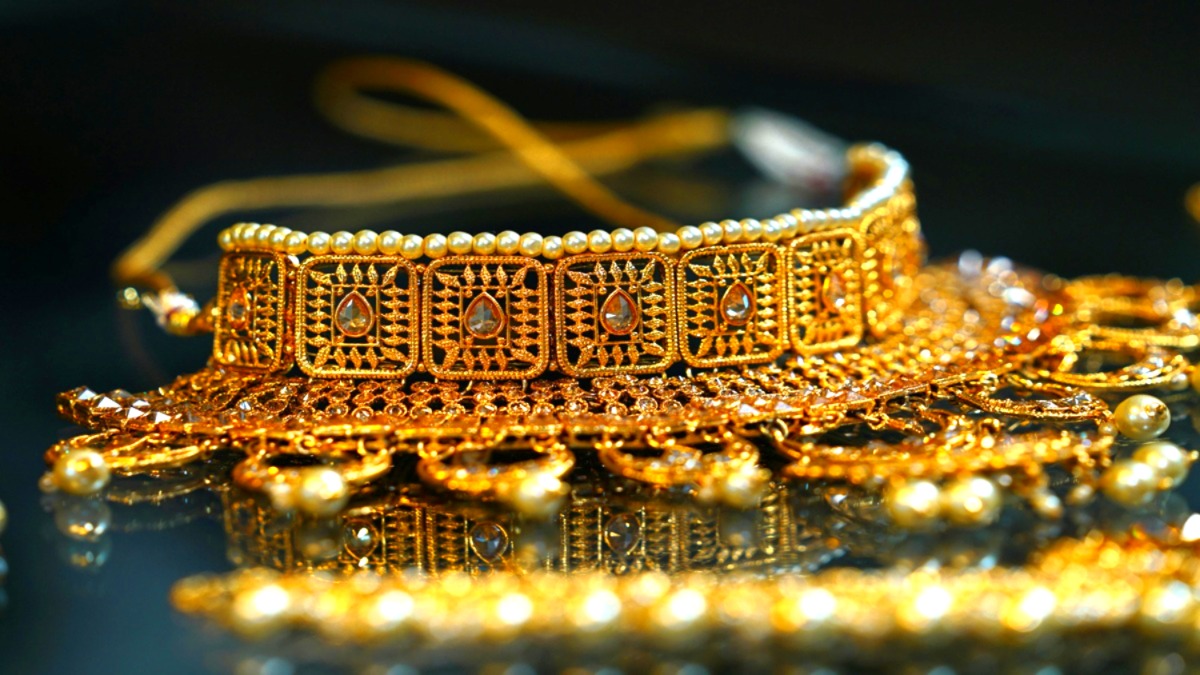 सोना ₹4,900 महंगा तो चांदी भी ₹11,250 उछली, जानें आज कहां पहुंच गए दोनों धातुओं के दाम