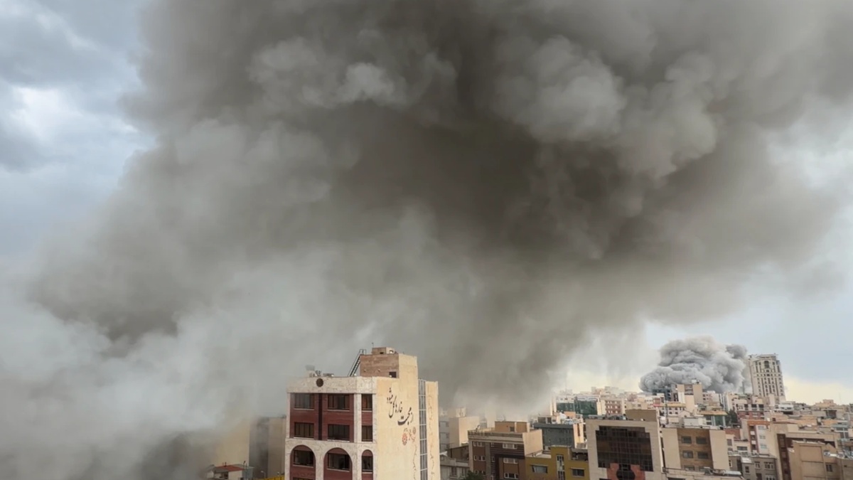 Israel US Iran War Live Updates: इजरायल ने ईरान के खिलाफ शुरू किए घातक हमले, सऊदी अरब ने भी कसी कमर