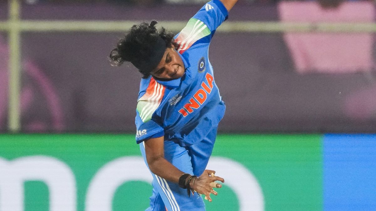 टीम इंडिया के गेंदबाज के नाम जुड़ा बेहद शर्मनाक रिकॉर्ड, 10 ओवर में लुटा दिए 100 से ज्यादा रन