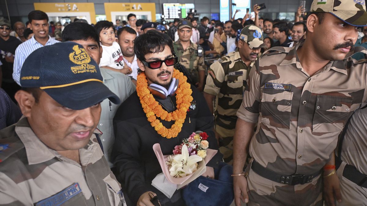 वर्ल्ड कप ट्रॉफी लेकर मंदिर जाने पर कीर्ति आजाद ने उठाए थे सवाल, ईशान किशन ने दिया कुछ यूं शानदार जवाब