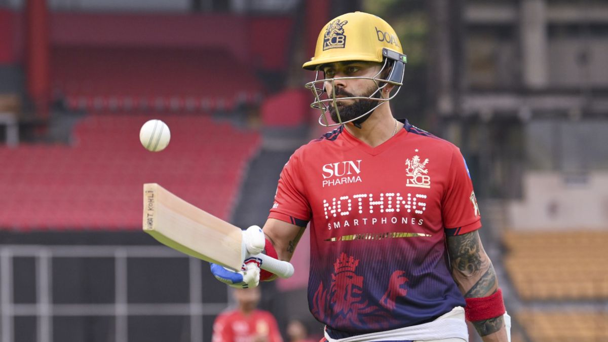 VIDEO: विराट कोहली बने RCB के लिए थ्रोडाउन स्पेशलिस्ट, धाकड़ बल्लेबाज को जमकर करवाई प्रैक्टिस