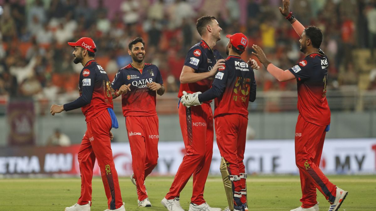 RCB Playing XI: पहले मैच में कैसी हो सकती है RCB की प्लेइंग XI? हेजलवुड की जगह किसे मिलेगा मौका