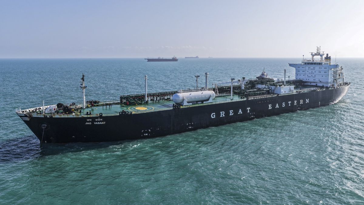 Iran US War: स्ट्रेट ऑफ होर्मुज से 2 और पेट्रोलियम जहाज भारत रवाना, सुरक्षा में नेवी