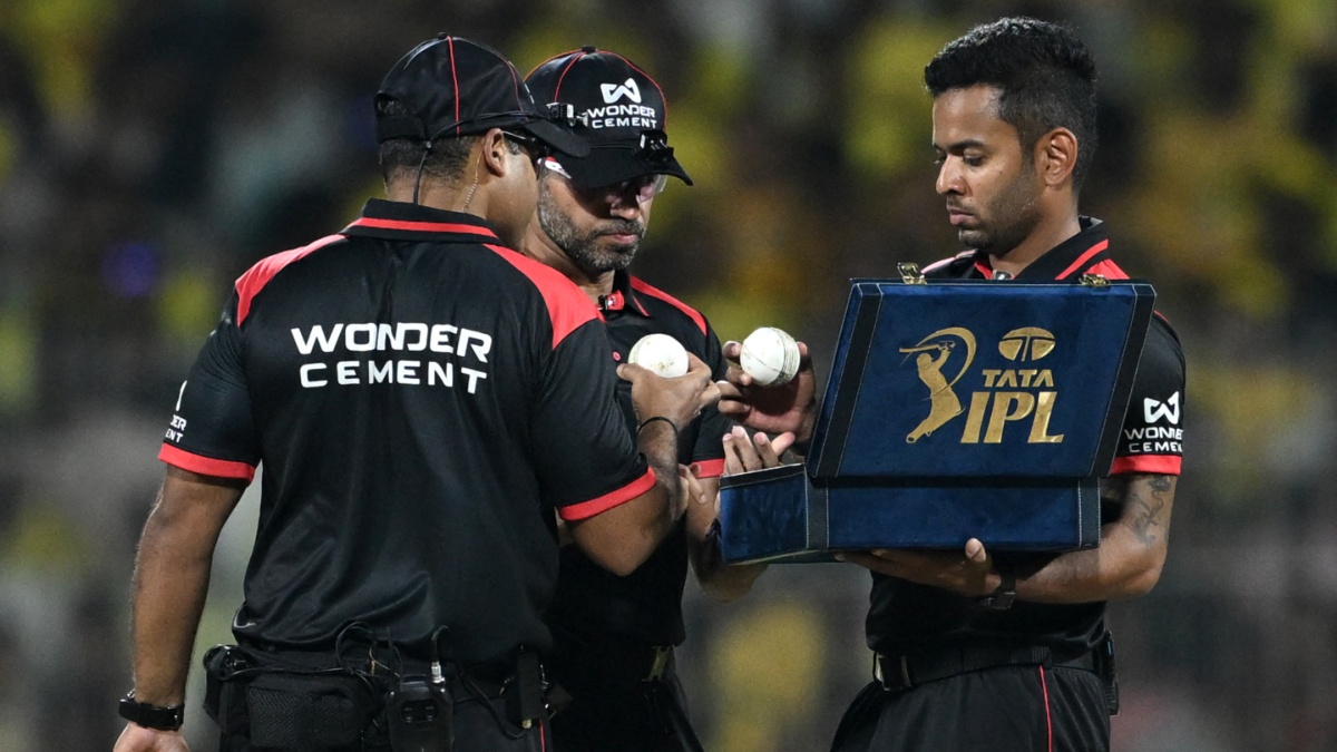 आईपीएल में अंपायरिंग करने पर कितना पैसा मिलता है, ये है कमाई का हिसाब किताब