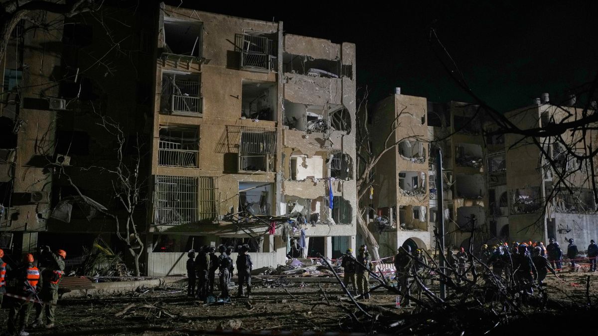 ईरानी अफसर का बड़ा खुलासा, Israel और US के हमलों का जवाब देने के तरीके पर खामेनेई की मौत से पहले ही हो चुकी थी प्लानिंग