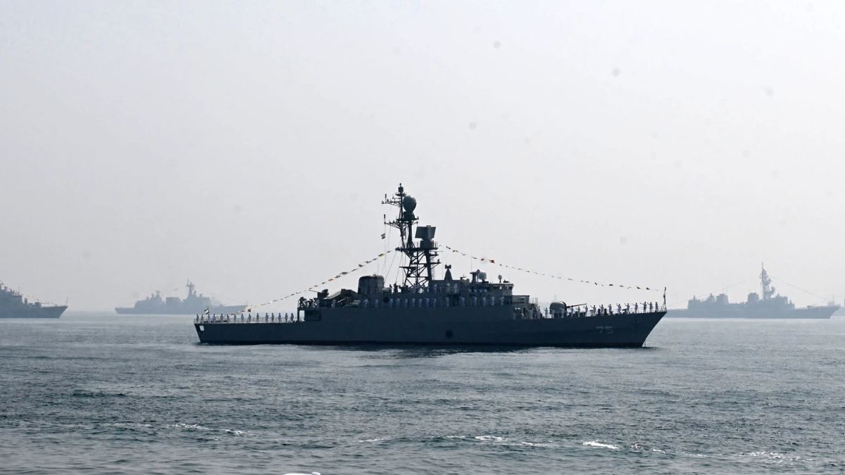 अमेरिका ने ईरान के "Frigate Dena" युद्धपोत को समुद्र में डुबो कर किया महा-क्रूर अपराध, अब्बास अराघची ने दी कड़ी चेतावनी
