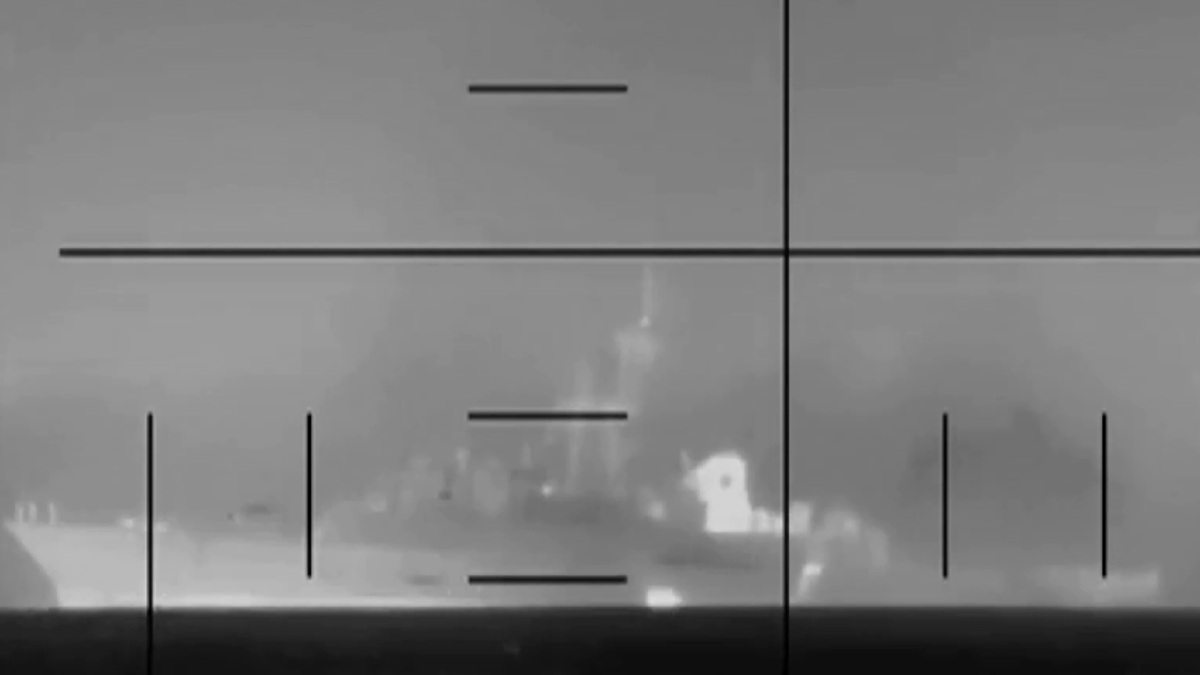 VIDEO: अमेरिकी सबमरीन ने किया घातक हमला, ईरानी युद्धपोत को हिंद महासागर में डुबो दिया