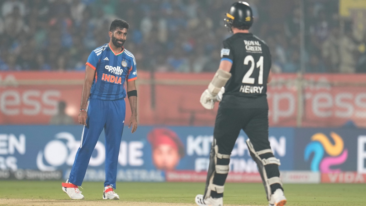 IND vs NZ T20 World Cup Final: कीवी टीम में दिख रहा खिताबी मैच से पहले बुमराह का खौफ, सैंटनर ने बताया उन्हें वर्ल्ड-क्लास बॉलर