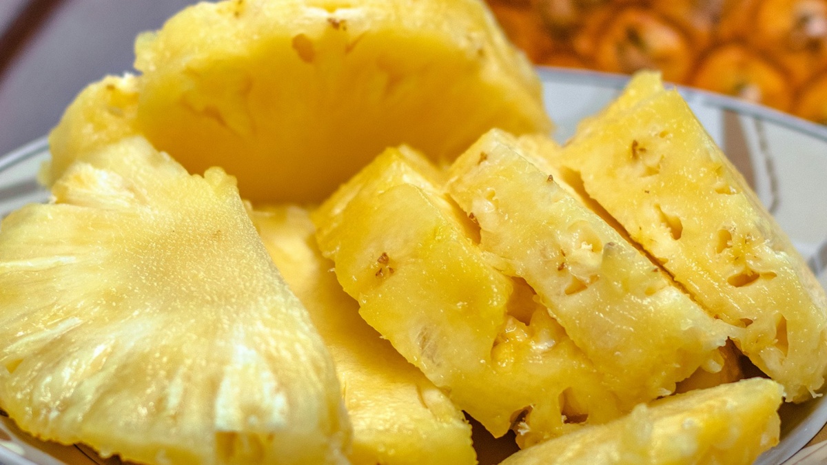 ये फल कच्चा होने पर लगता है मीठा, पकने पर हो जाता है खट्टा, गर्मियों में छककर खाते हैं लोग