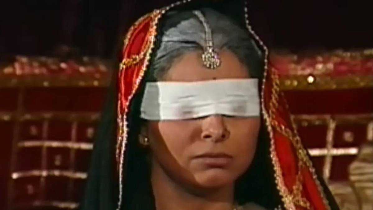 'महाभारत' में नजर आई एक्ट्रेस, 22 की उम्र में निभाया 100 पुत्रों की मां का किरदार, 38 साल बाद 'गांधारी' को पहचानना हुआ मुश्किल