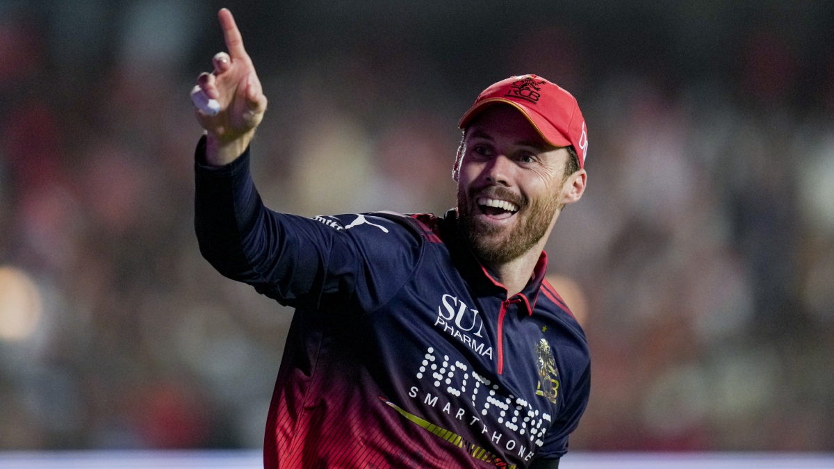 VIDEO: ये कैच नहीं बवाल है, फिल साल्ट मैदान पर बन गए बाज; आरसीबी के खिलाड़ी भी रह गए हैरान