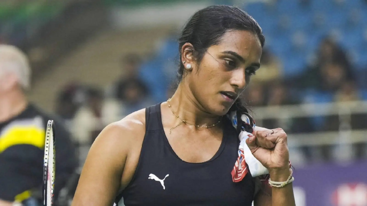 इजरायली हमलों के बीच दुबई में फंसी पीवी सिंधु, कहा- 'लगातार बदल रहे हालात, एयरपोर्ट पर मची है अफरा-तफरी'