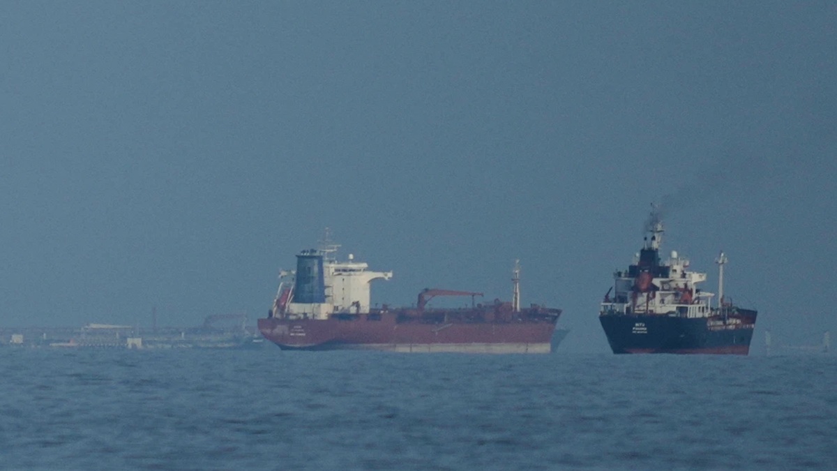 जयशंकर की कॉल और बन गई बात, ईरान ने दी होर्मुज स्ट्रेट से भारतीय जहाजों को गुजरने की इजाजत: सूत्र