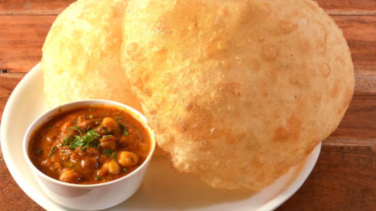 How to Make Bhatura With Aata: गेहूं के आटे से बनाएं फूले फूले भटूरे, फटाफट नोट कर लें ये सीक्रेट रेसिपी