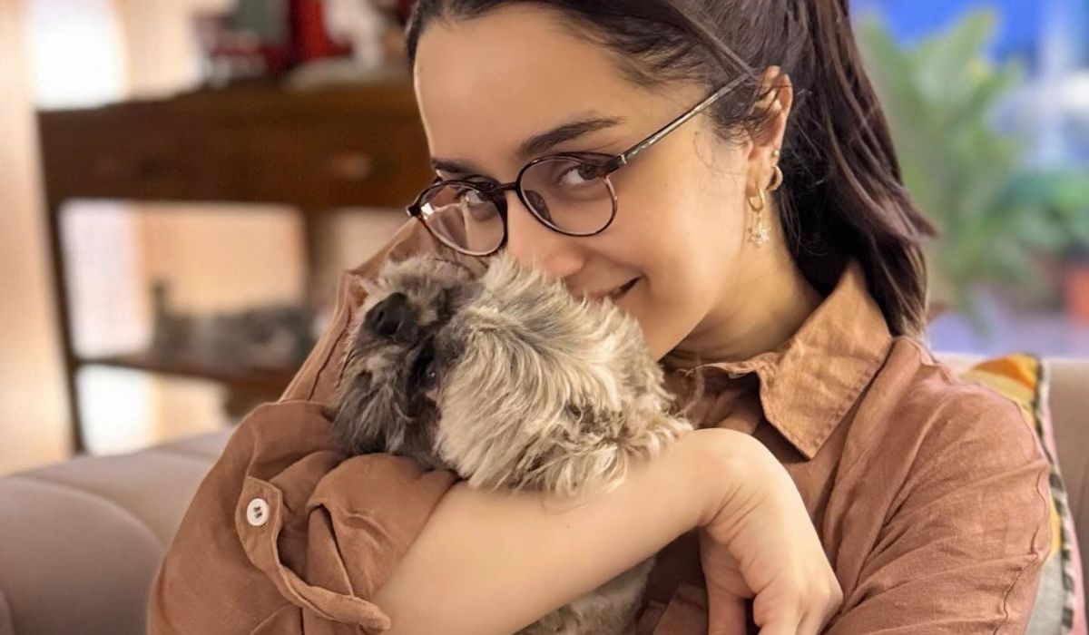 क्लासिकल सिंगिंग की ली ट्रेनिंग, लेकिन एक्टिंग से मिली पहचान, स्टार पिता की सुपरस्टार बेटी है टैलेंट की खान