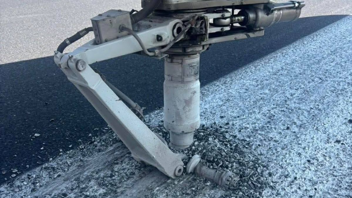 हैदराबाद-फुकेट के लिए उड़ान भरते क्रैश हुआ एयर इंडिया का विमान, नोज-ह्वील टूटन के बाद रनवे पर दिखा घर्षण