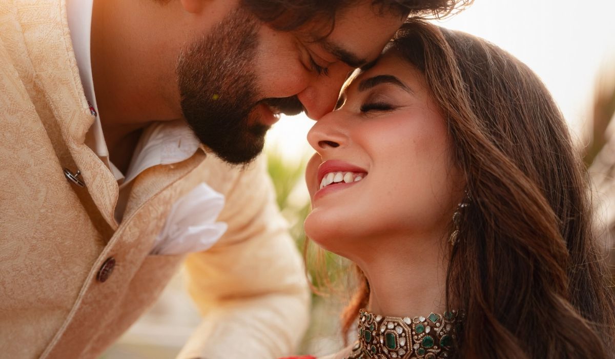 गौरव कपूर ने शादी के बाद शेयर की रोमांटिक फोटो, पत्नी कृतिका कामरा पर प्यार लुटाते आए नजर