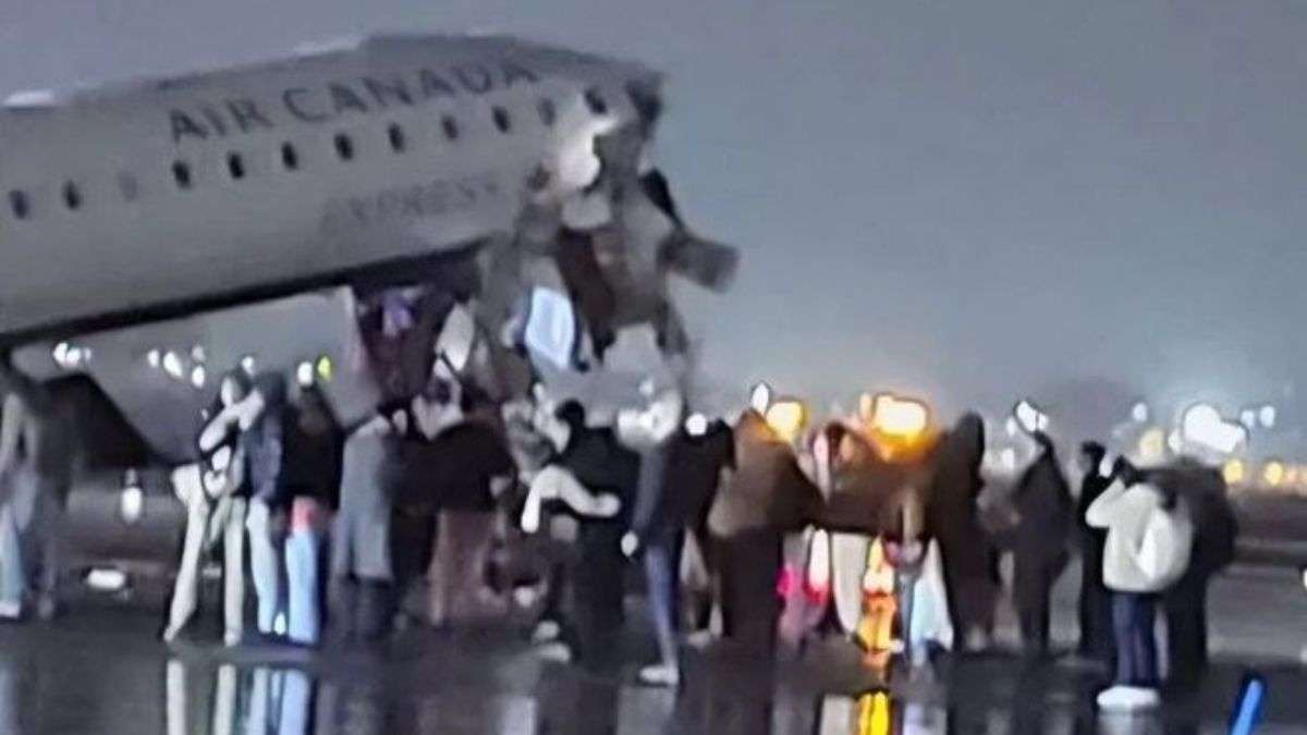 न्यूयॉर्क के LaGuardia Airport पर दिल दहलाने वाला हादसा, रन-वे पर ट्रक से टकराया विमान; उड़े परखच्चे; मास कैजुअल्टी घोषित