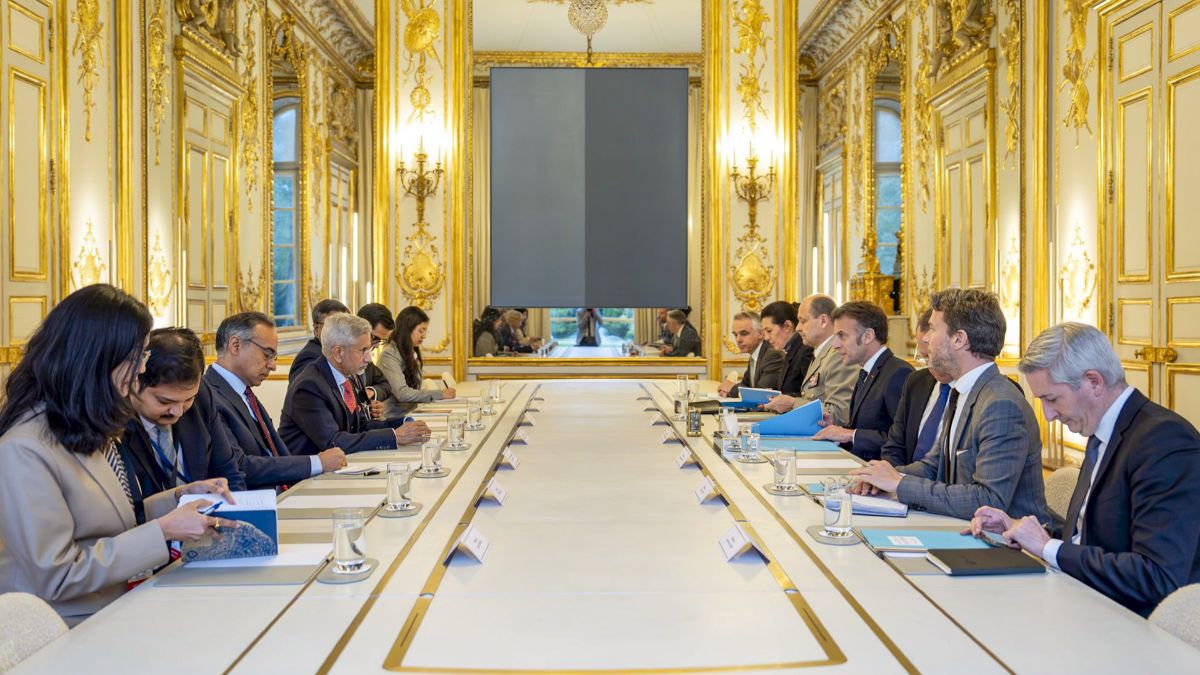 पेरिस में G7 समिट के दौरान फ्रांस के राष्ट्रपति मैक्रों से मिले जयशंकर, वैश्विक ऊर्जा और खाद्य सुरक्षा संकट का उठाया मुद्दा