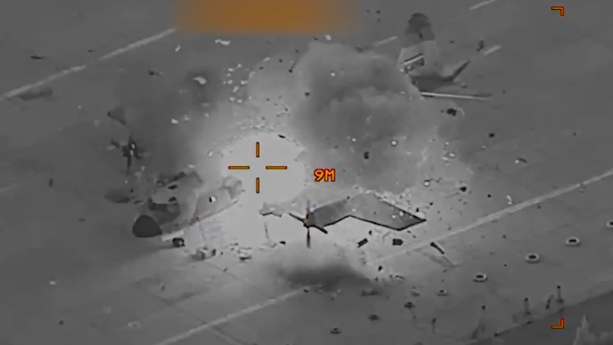 अमेरिकी सेना ने जारी किया ईरानी विमानों पर हमले का वीडियो, देखें कैसे रनवे पर ही राख बन गए जहाज