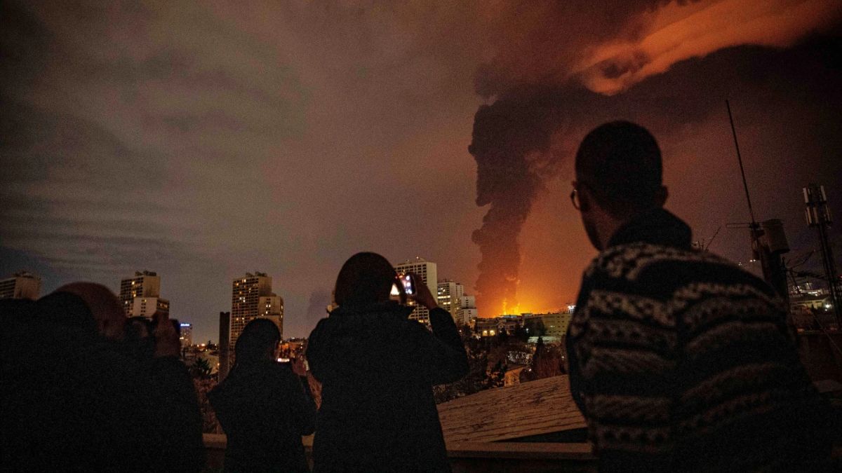 Israel US Iran War LIVE: ईरान से जंग के बीच US का बयान, "तेल की कीमतों को स्थिर करने में बड़ी भूमिका निभा सकता है भारत"