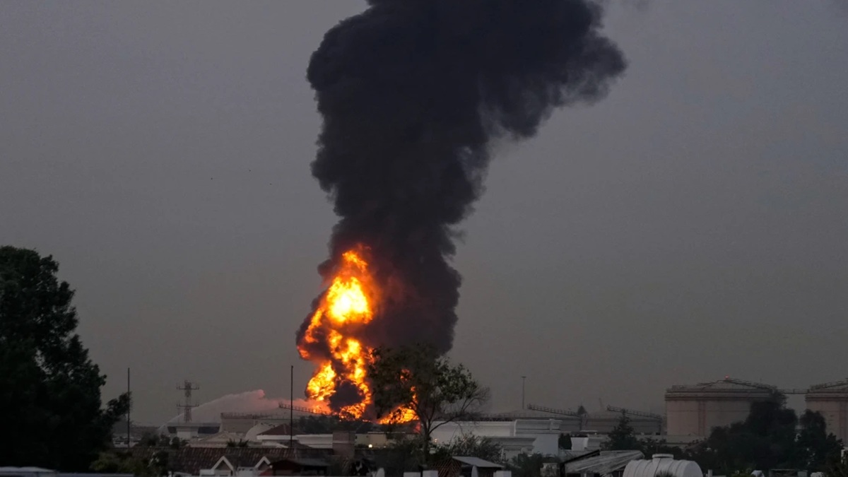 ईरान ने अबू धाबी में मिसाइल और ड्रोन से किया अटैक, 5 भारतीय हुए घायल